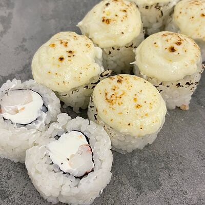 Запеченный ролл с креветкой в Pizza Mafia по цене 520 ₽