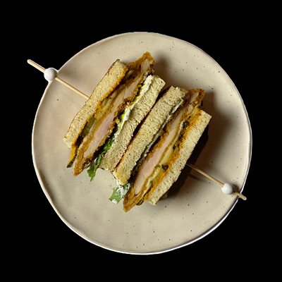 Я - Сэндвич с куриным бедром и кремом из феты в Культ бар по цене 850 ₽