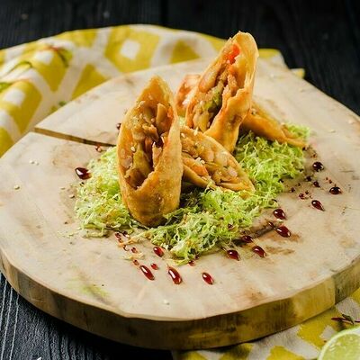 Спринг-ролл с курицей в Маймун по цене 390