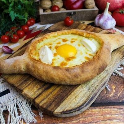 Аджарули хачапури в Три хинкали&Шашлык по цене 750 ₽