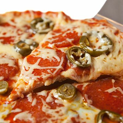 Фитнес пицца пеперони с халапеньо (28 см) в Фитнес меню по цене 1310 ₽