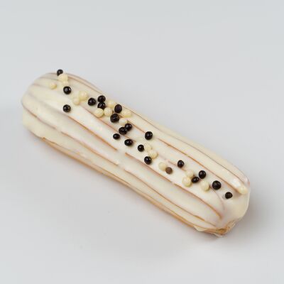 Эклер ванильный в Много хлеба по цене 161 ₽