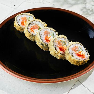 Ролл в темпуре с лососем в ЛарисуВаннуХочу по цене 560