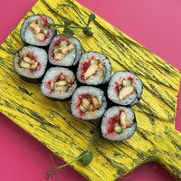 Ролл с жареным лососем New в Bananapizza