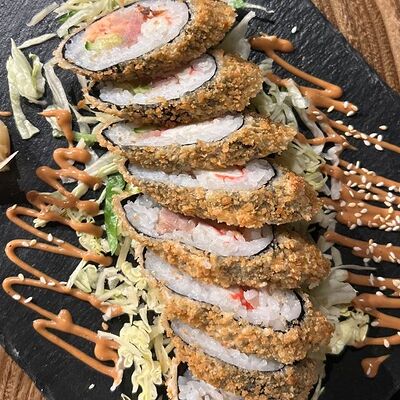 Темпура ролл с тигровой креветкойв Breaking time по цене 650 ₽