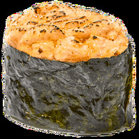 Опаленный гункан с лососем в Суши Пятница