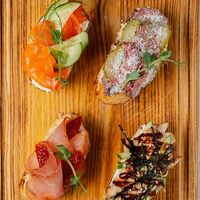 Ассорти брускетт в Лебовски Пицца и Боулинг