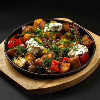 Сковородка с телятиной в Pinta Haus по цене 790 ₽