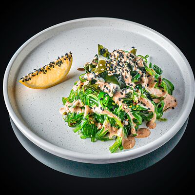 Салат с чукой в Уми Суши по цене 450 ₽