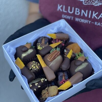 Набор сладостей Ягоды-фрукты-шоколад S в Klubnika Bar по цене 1249