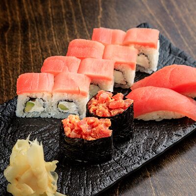 Мини-сет Тунец в Суши & Саке Izakaya Bar по цене 1221 ₽