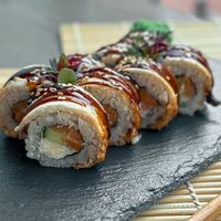 Ролл Унаги-чиз в Uminami