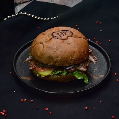 Бургер с рваной говядиной в Правда по цене 690 ₽