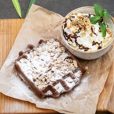 Вафля Как сникерс в Мой кофе по цене 463 ₽