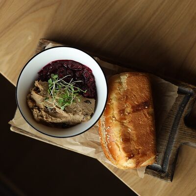 Паштет из фермерской утки с черносливом в Опера по цене 660 ₽