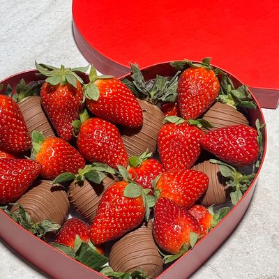 Клубника в шоколаде набор 14 февраляв Клубника в шоколаде Simple Berry по цене 11160 ₽