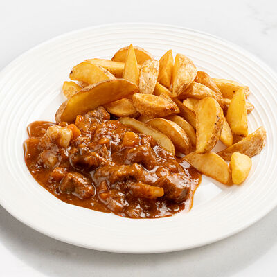 Говяжий гуляш с картофелем по-деревенски в Империя пиццы по цене 539 ₽