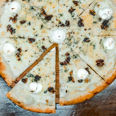 Пицца Четыре сыра в Багс Банни от кафеМафия по цене 759