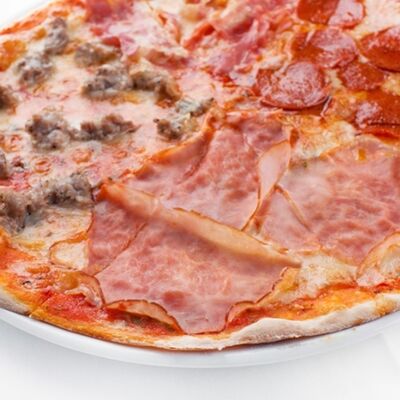 Пицца Кватро карни в Итальянец по цене 880 ₽