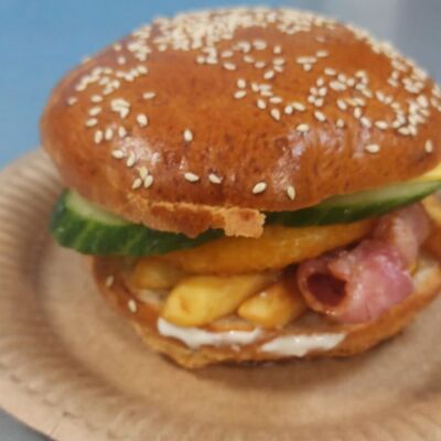 Чизбургер в Кондитерская-пекарня Смайлик по цене 225 ₽