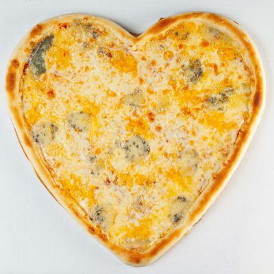 Пицца Четыре сыра в форме сердца в СитиФокс по цене 1593 ₽