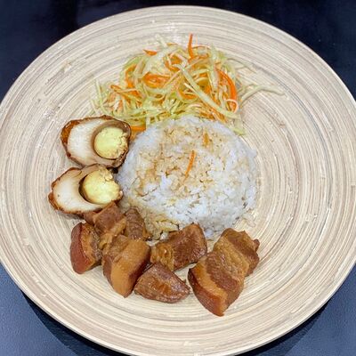 Свинина с яйцом в Вьетнамка по цене 653 ₽