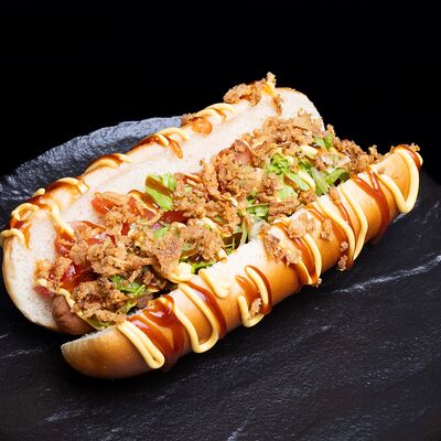 Хот-дог с салатом в Amigoos по цене 380 ₽