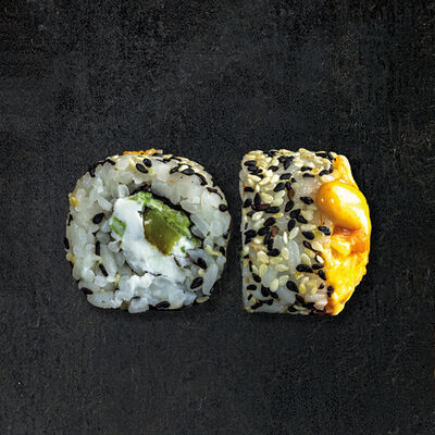 Ролл запеченный с лососем и окунем в I am PHO по цене 795