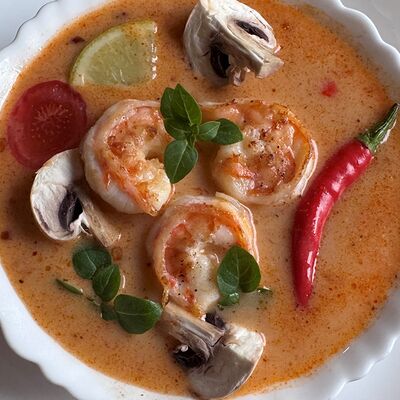 Суп Том ям с креветками в PrestoMia по цене 650 ₽