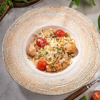 Спагетти с цыпленком в сливочном соусе в Петрушка по цене 456 ₽