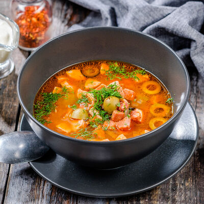 Суп Солянка сборная мясная в Роял Палас по цене 410 ₽