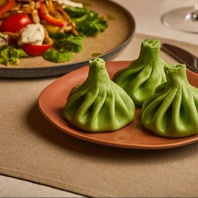 Зеленые хинкали с курицей в Месхети по цене 230 ₽