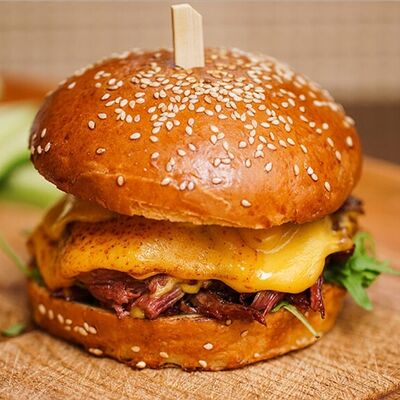 Бургер с томленым мясом в Ведро Гвоздей по цене 1100 ₽