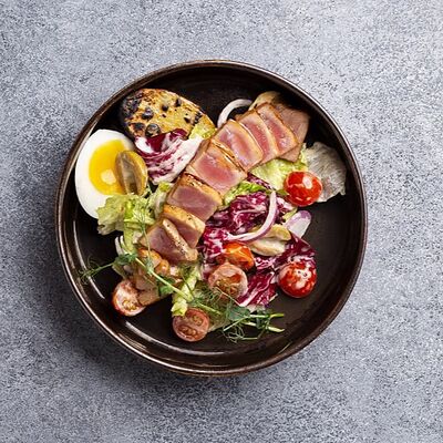 Фермерский салат с тунцом гриль в Ферма по цене 745 ₽