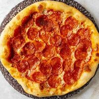 Пицца Пеперонив Lounge Trattoria Pizza Bar