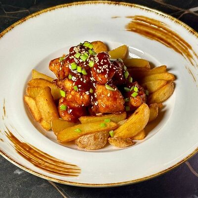 Куриный попкорн с картофелем беби в The Face Restobar по цене 670 ₽