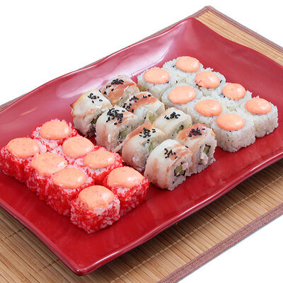 Сет Тройка в Sushiwoker по цене 1290 ₽