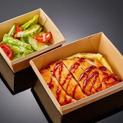 Цыпленок в хрустящей панировке с пюре и овощным салатом в Coffee Corner по цене 465 ₽