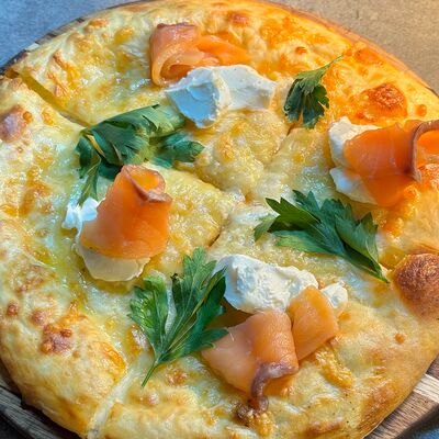 Хачапури с лососем и творожным сыром в Приключения Шурика по цене 870 ₽