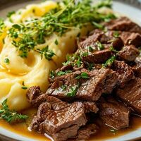 Бефстроганов в Плов