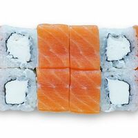 Ролл Фила с копченым лососем в Sushi Fish