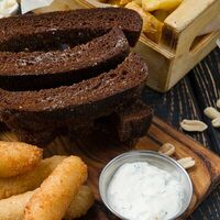 Гренки бородинские с чесноком в D Lounge