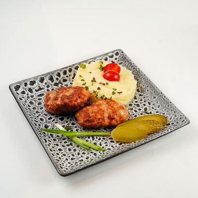 Куриные котлеты на мангале с картофельным пюре в Мама Краснодар по цене 625 ₽