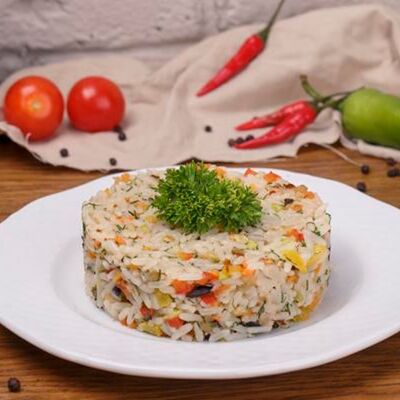 Рис отварной с овощами в Кафе Хинкальная по цене 333 ₽