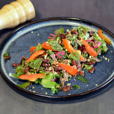 Салат Батуми с говядиной и фасолью в Грузия и вино по цене 500 ₽