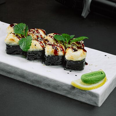 Запеченный ролл с курицей в Интонация по цене 650 ₽