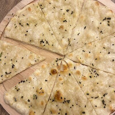 Фокачча с розмарином в Опера траттория по цене 340 ₽