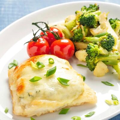 Запеченная треска с кабачком и сыромв Дача по цене 1075 ₽