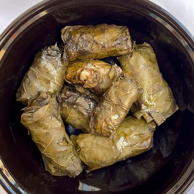 Долма в виноградном листе с говядиной в Кухня на углях по цене 550 ₽