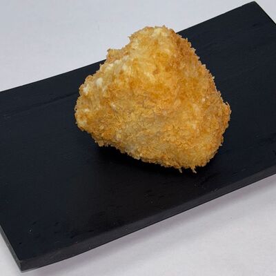 Жареные онигири с лососем в Суши ЁМ по цене 263 ₽